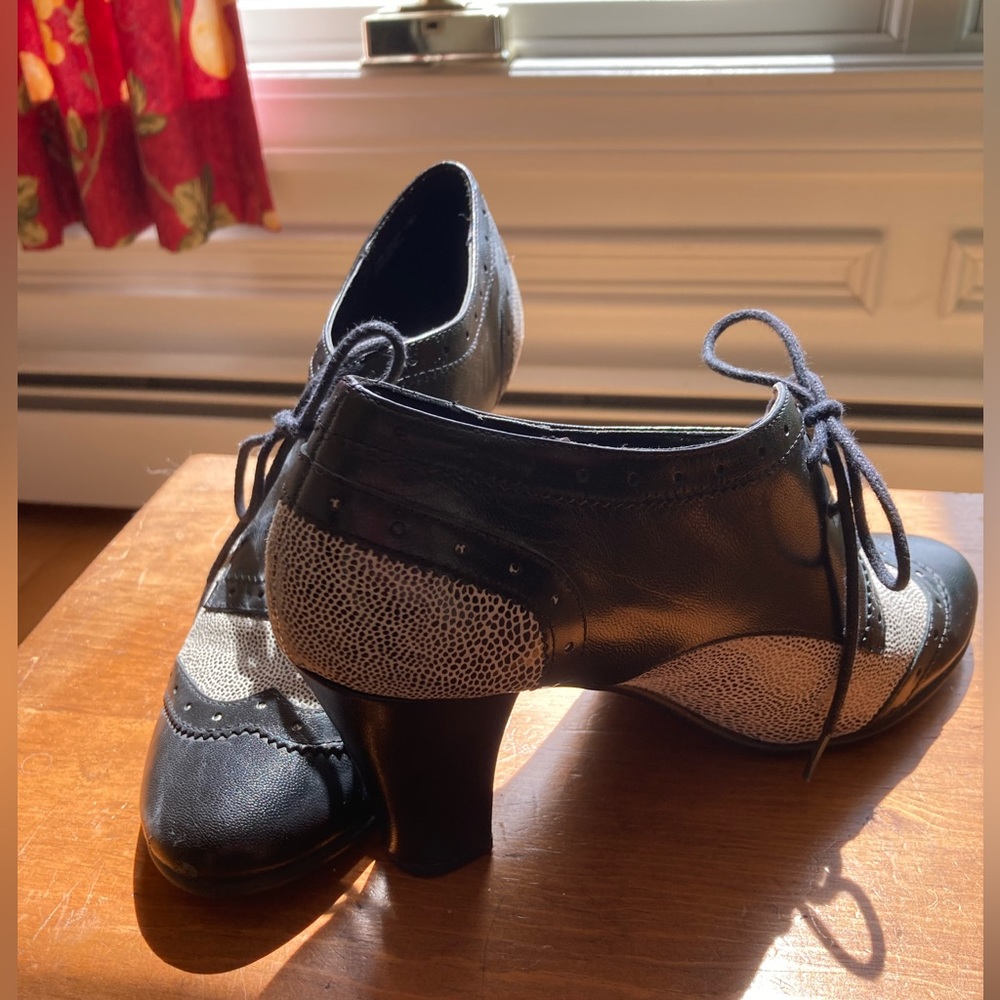 Aerosoles Black and White Heels, Size 7.5
